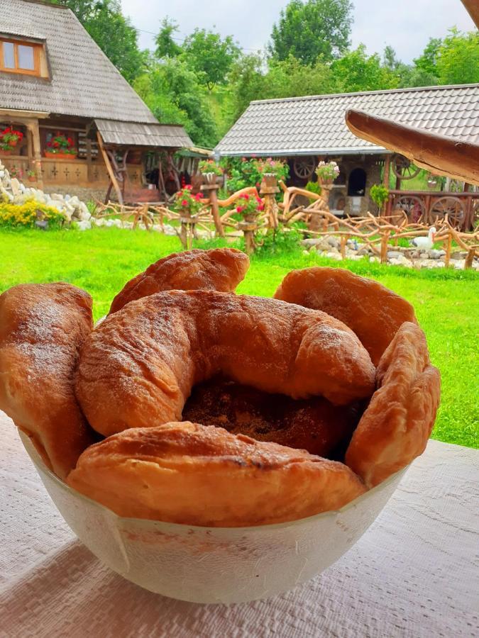Pensiunea Rustic Oncesti Exterior photo